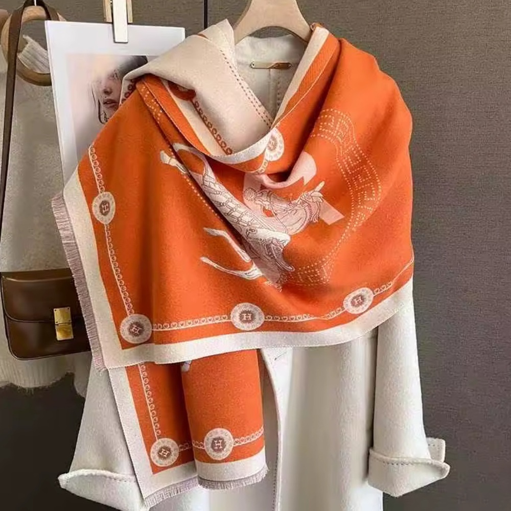 Elegant warm Scarf